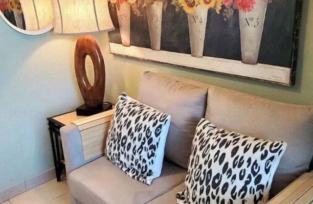 Cozy Quaint Ybor City Loft steps from 7th Ave.