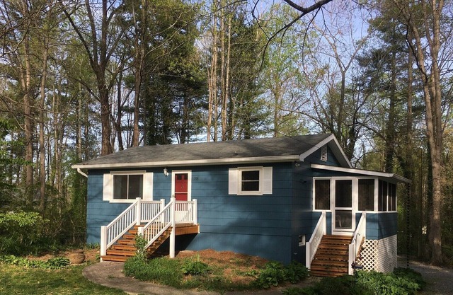 Cozy, Quiet, and Convenient in the heart of Western North Carolina