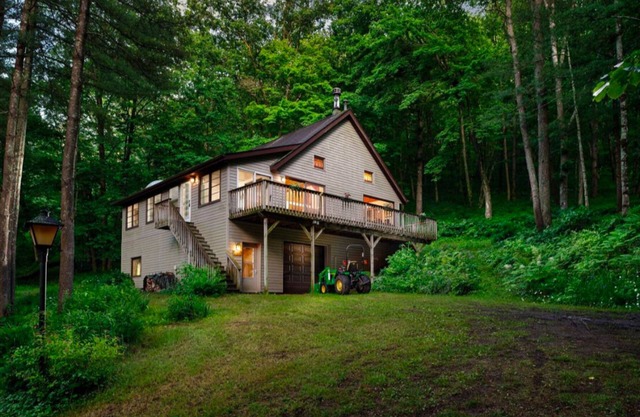 Cozy, quiet Cabin near Kickapoo River & Wildcat Mountain. Perfect for fisherman.