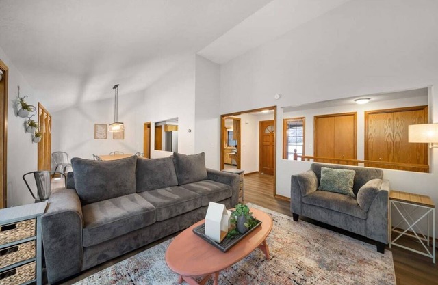 Cozy Retreat I Indian Trail Large Home