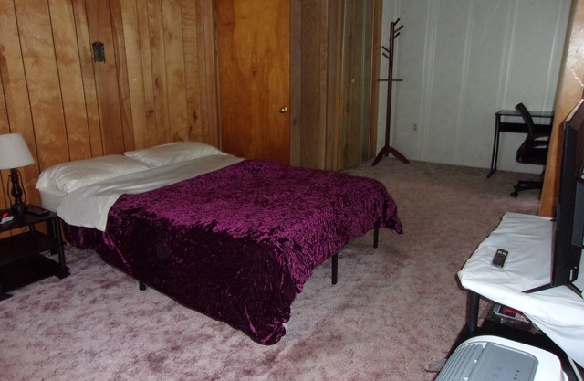 Cozy room in central location! Great for couples or solo travelers!