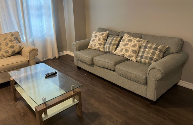 Cozy Room in Modern 2-Bedroom Apartment