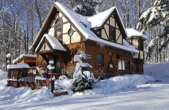 Cozy & Rustic 3 bdr chalet w/plenty of privacy!