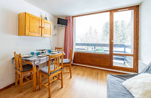 Cozy studio for 4 with balcony, equipped kitchen and TV - Saint-François-Longchamp