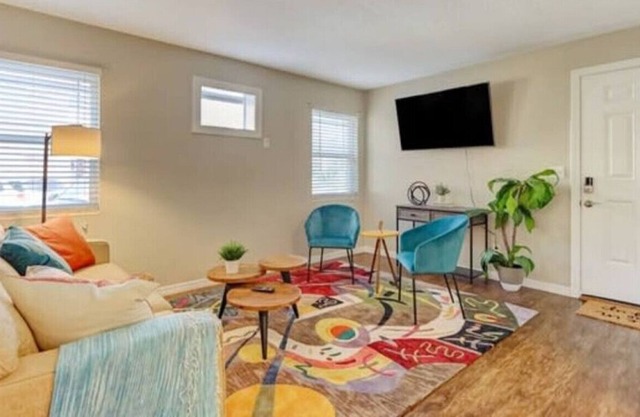 Cozy San Marco Home Near 5 Points | Med Center