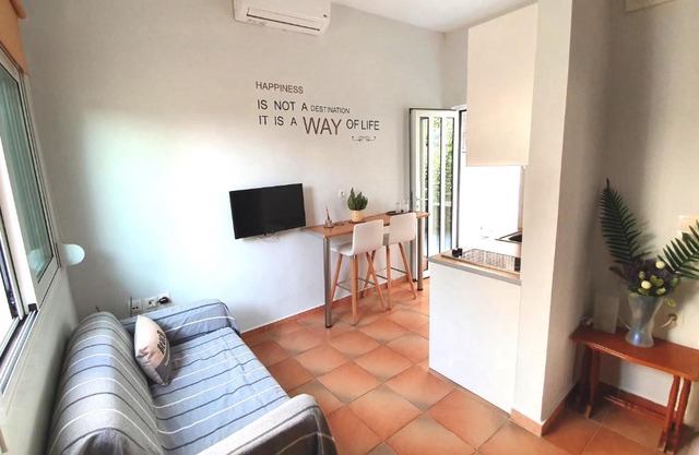 Cozy seaside studio in Lemos Vouliagmenis