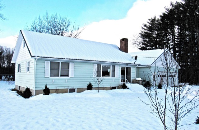 Cozy Ski Home w/Fireplace 7 Min. to the Slopes!