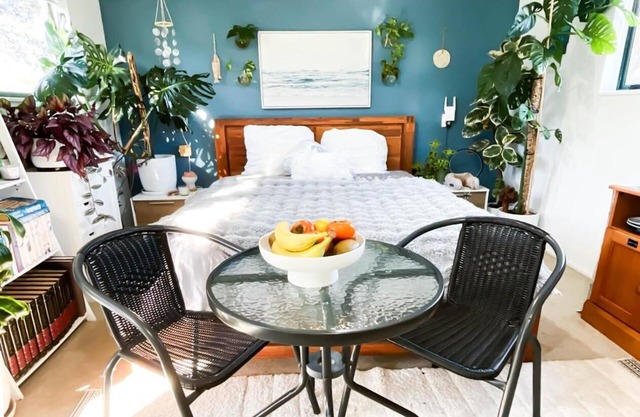 Cozy Studio - 5mins to Beach · Outdoor Bath · Breakfast Included · Pets Welcome