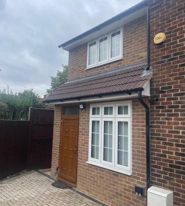 Cozy Studio Flat Romford, London