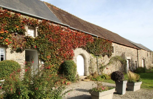 Cozy Studio in Historic XVII Century Manor - Private Garden, Close to Nature Trails and Beaches