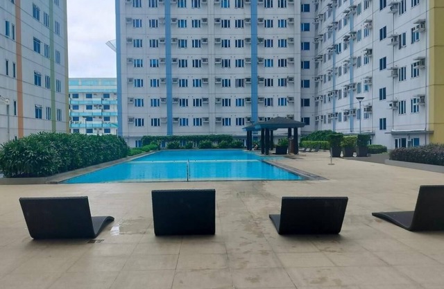 Cozy Studio Unit in Quezon City With Private Pool and City Views