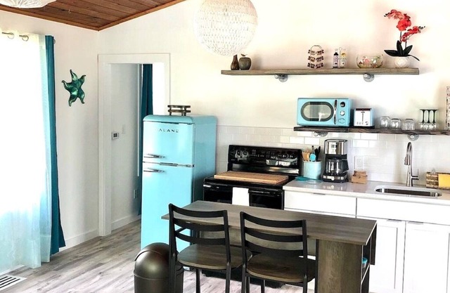 Cozy & stylish cottage w/pool, St. Augustine