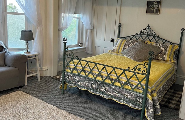 Cozy Suite in a shared apartment with traveling professionals.