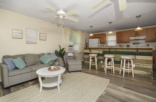 Cozy Summer Getaway - up to 8 guests