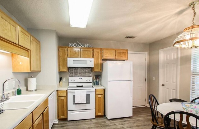 Cozy Sweet Tea Home, Pets+Short Drive to Savannah
