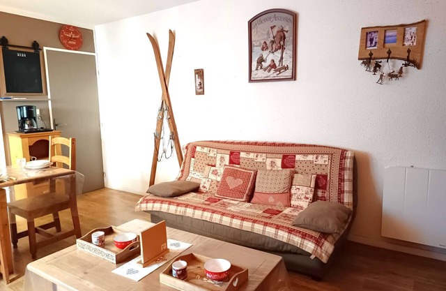 Cozy T2 for 6 with WIFI and parking at Pla d'Adet