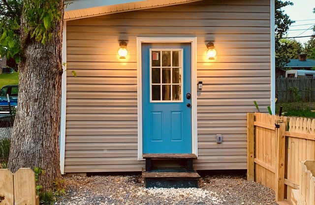 Cozy Tiny Home located 15 minutes from uptown Charlotte!nnPet friendly!