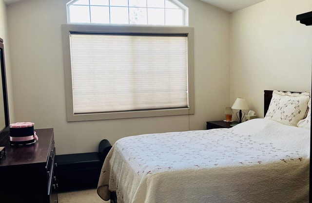 Cozy townhome with 1 bedroom and WiFi, AC in enjoyable Beaverton