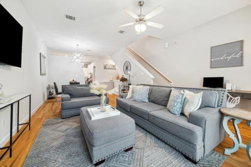 Cozy Townhome with Garage minutes from Hobby Airport