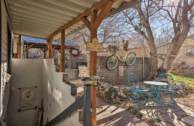 Cozy & Vintage Cedar City Apartment w/Fire Pit!