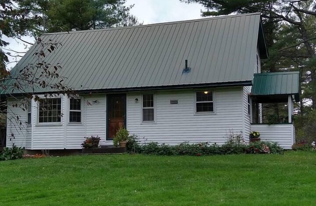 Cozy VT Country Home