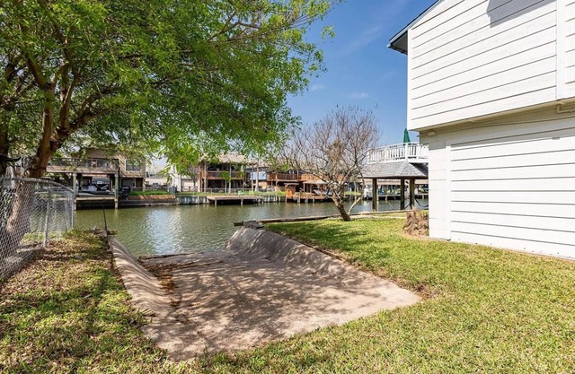 Cozy Water Escape Near Galveston