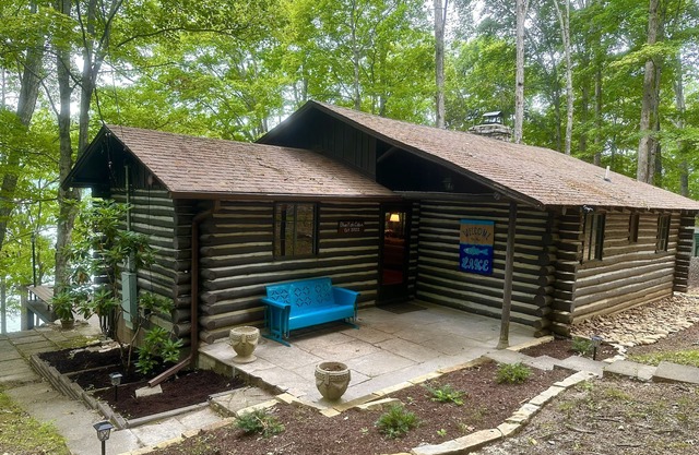 Cozy Waterfront Cabin on Norris lake