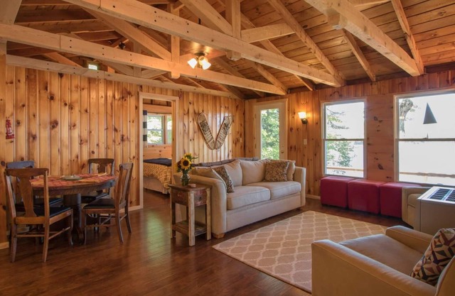 Cozy Waterfront Cabin On Raymond Pond