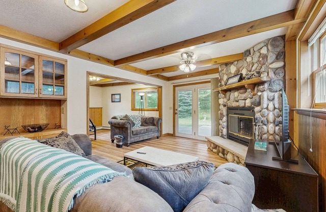 Cozy wooded duplex w/WiFi, full kitchen, shared W/D & near lakes & trails