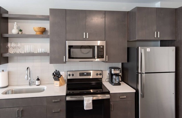 Cozysuites l Upscale 1BR in Downtown Cincinnati