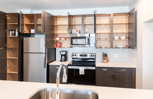 Cozysuites Stunning 3BR in Downtown Cincinnati