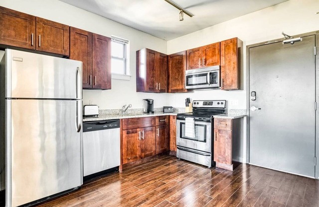 Cozysuites TWO Modern Music Row Condos w Parking