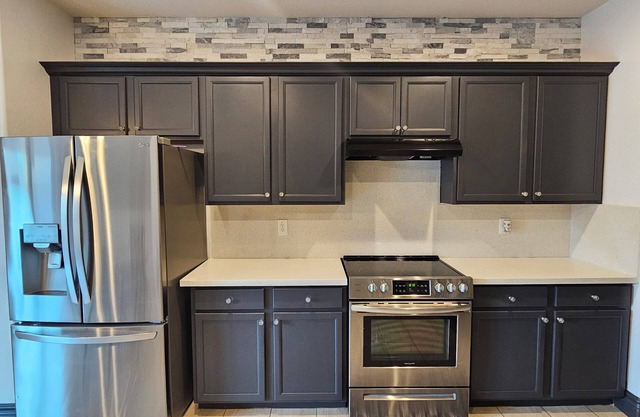 Cozzy & Charming 3-bedroom and 2 full baths house & pool & WiFi in Tolleson.