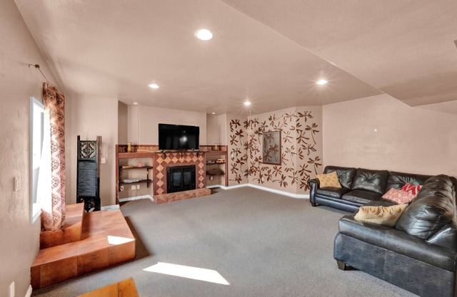 Creative Cozy Lux Basement Apartment