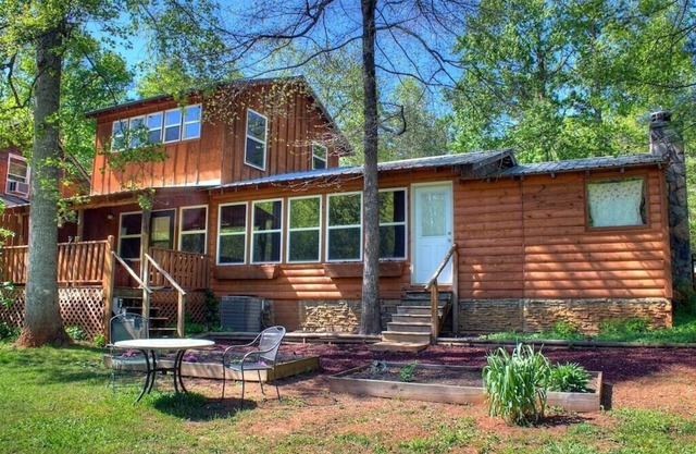 Creek & Garden Cottage | 2BR 2BA | Cedar Sauna | Hot Tub | Trout Fishing