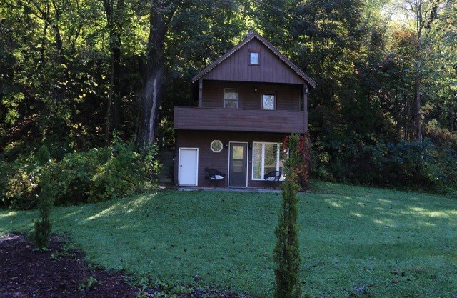 Creekside Cabin Getaway