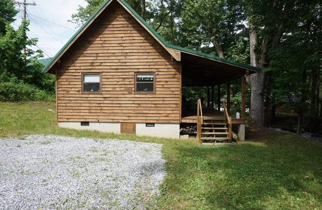 Creekside Cabin, T Mobile hotspot, T Mobile and Verizon only phones work.n