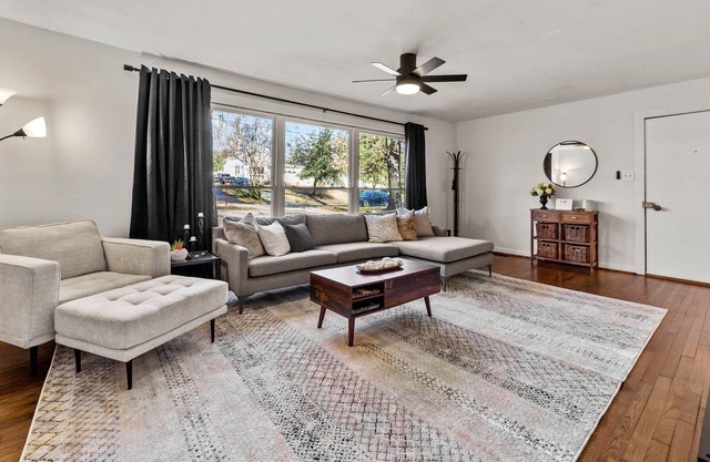 Creekside Haven- Minutes from Downtown