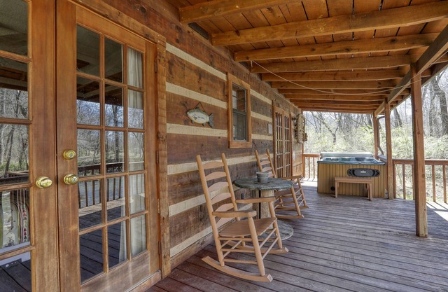 Creekside Memories - 2 Bedrooms, 2 Baths, Sleeps 6 Cabin by RedAwning