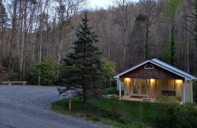 Creekside Retreat on the Creek with fire pit