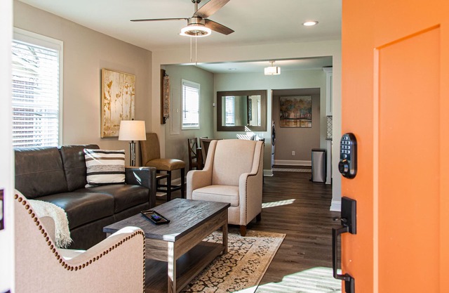 Crest Haven 2 Miles to Downtown + Pet-Friendly!