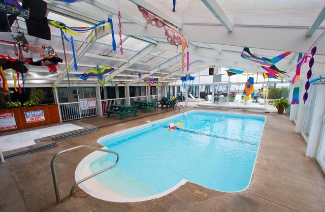 Crest Motel