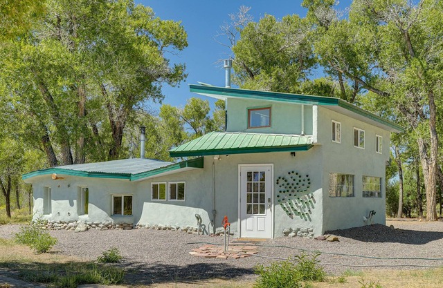 Crestone Whimsy - Bohemian Mountain Retreat!