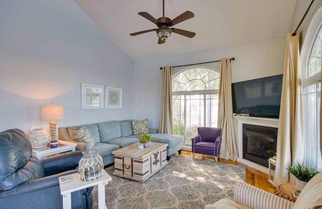Cross Hill Lake House Rental w/Panoramic Views