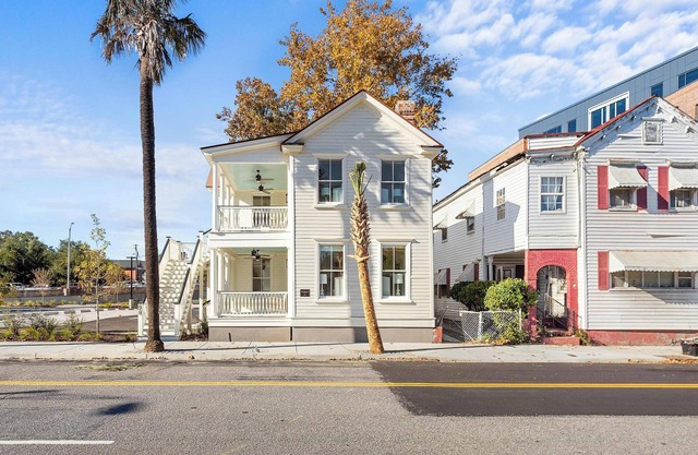 Crosstown @ King | Elegant & Modern 6BR Charleston