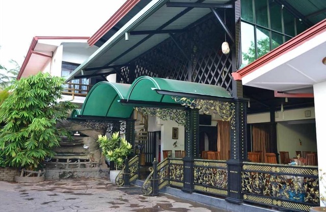 Crown Grand Hotel