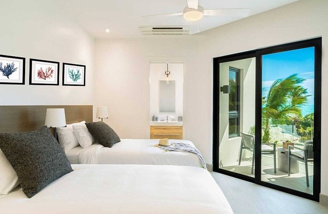 Crown Jewel 4 bedroom Penthouse sits on the ocean!