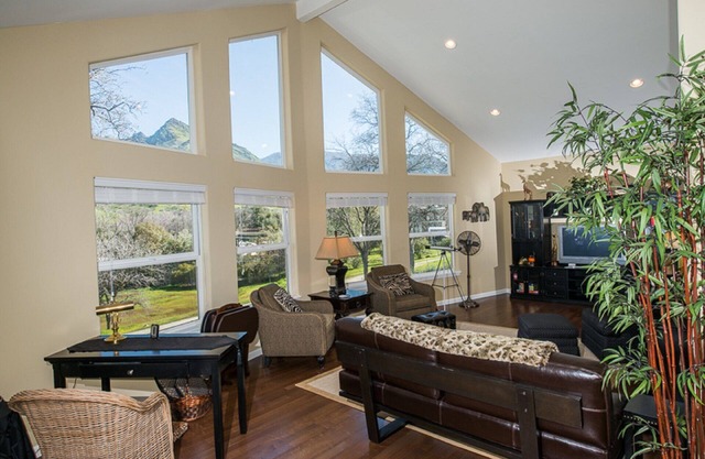 Crystal Cabin- NEWLY BUILT, beautiful views and close to Sequoia Park