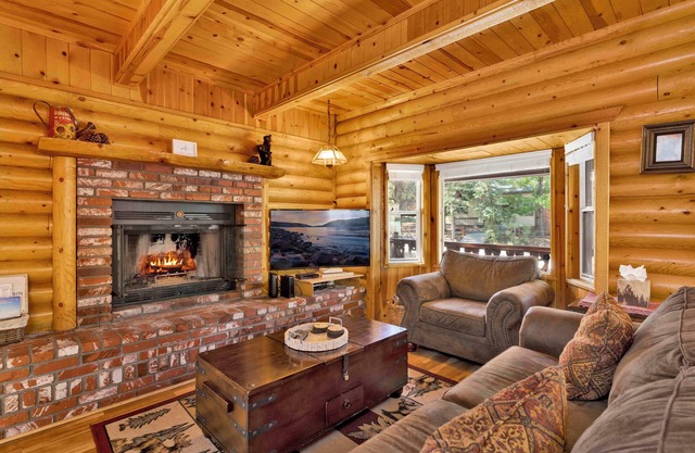 Cub's Cabin/Charming 3-Bedroom Log Cabin Near Big Bear Lake