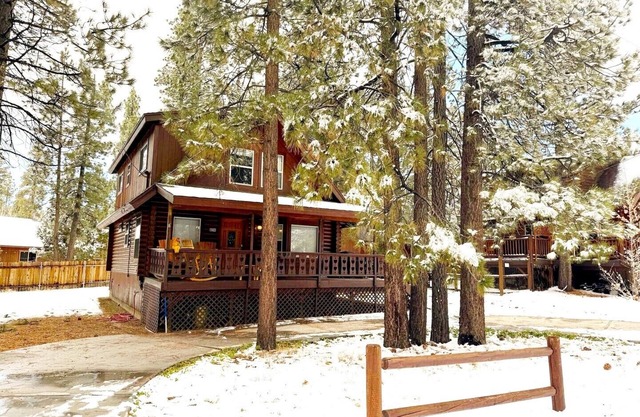 Cubs Cabin - Centrally Located, Fireplace, Deck, Barbecue